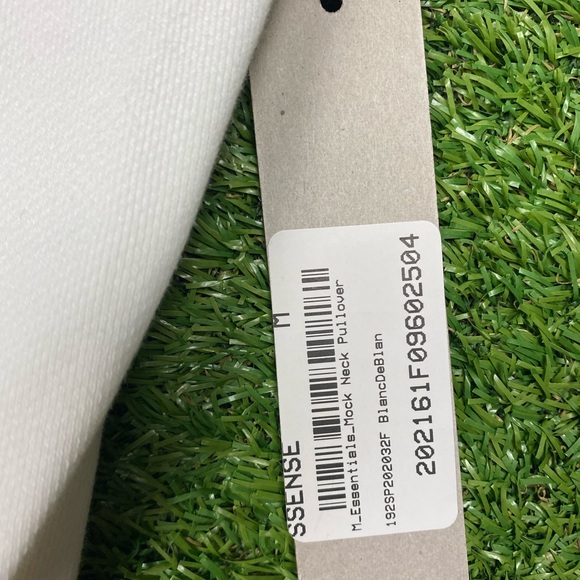 New w/ tags women’s 2021 fear of god essentials mock neck pullover in white - Picture 4 of 4